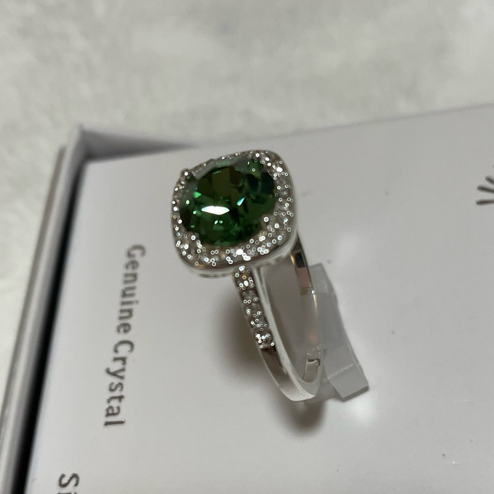 Emerald Green Crystal Ring Brilliance - Picture 5 of 9
